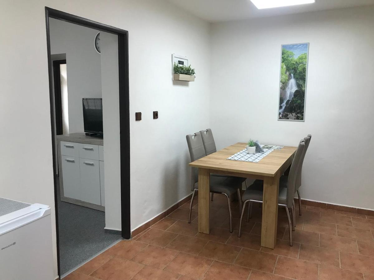 Cyklo-Moto Apartman Lomnice nad Lužnicí Bagian luar foto